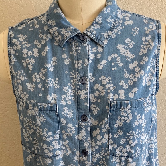 Blue Floral Button Down Sleeveless Shirt - Picture 2 of 10